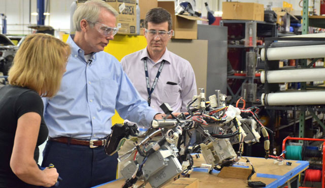 Sen. Portman reviews Battelle's advanced manufacturing capabilities